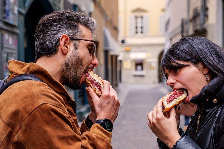 8つの本格的な地元料理の試食ができるパルマガイド付きフードツアー