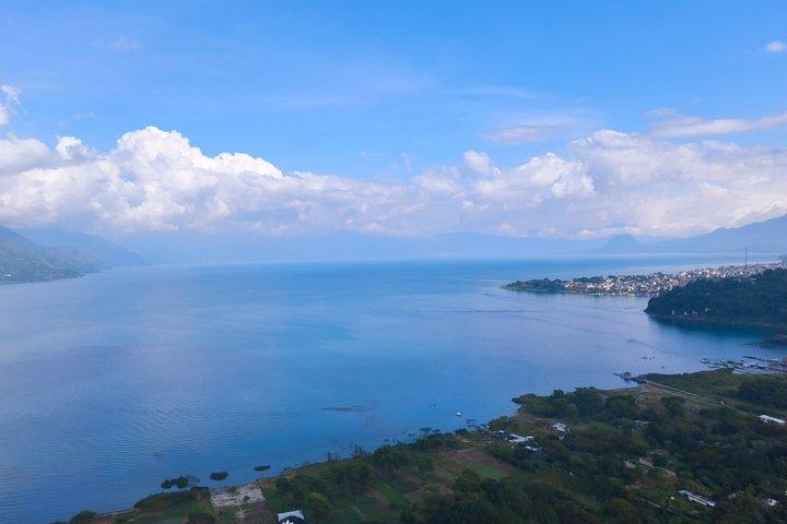 グアテマラシティからアティトラン湖とイシムチェ湖を航行する