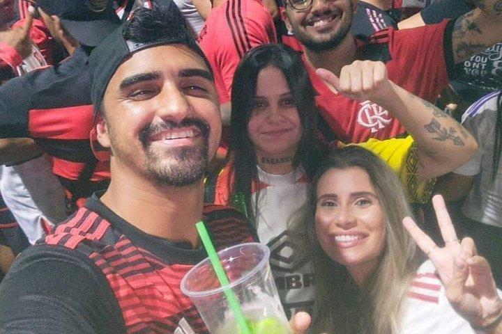 マラカナンでのサッカーツアー カイピリーニャとファンとのプレゲーム