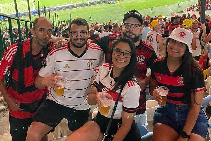 マラカナンでのサッカーツアー カイピリーニャとファンとのプレゲーム