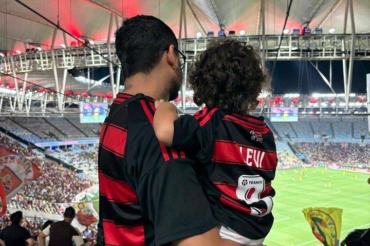 マラカナンでのサッカーツアー カイピリーニャとファンとのプレゲーム