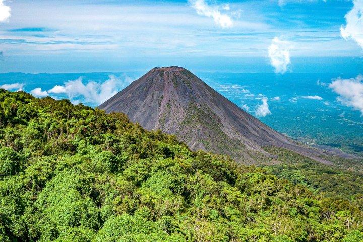 サンタアナ火山へのハイキングとコアテペケ湖への訪問