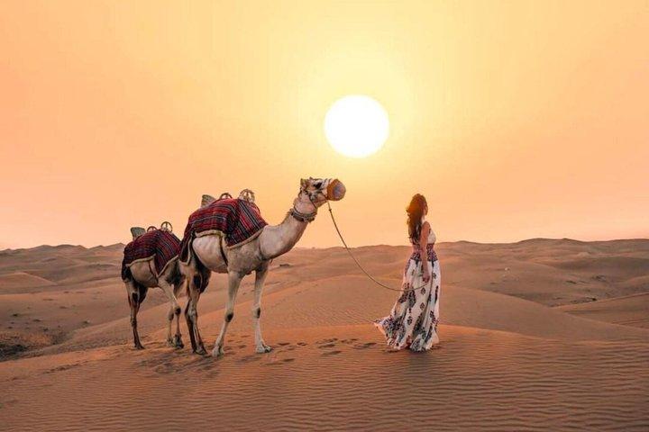 Qatar: Premium woestijnsafari met kameelrit en duinslag