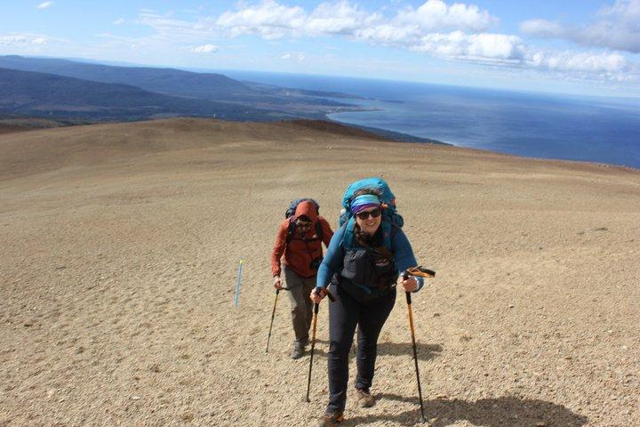 プライベートパタゴニアアンデス海から山頂まで終日ハイキング