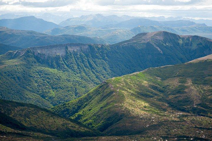プライベートパタゴニアアンデス海から山頂まで終日ハイキング