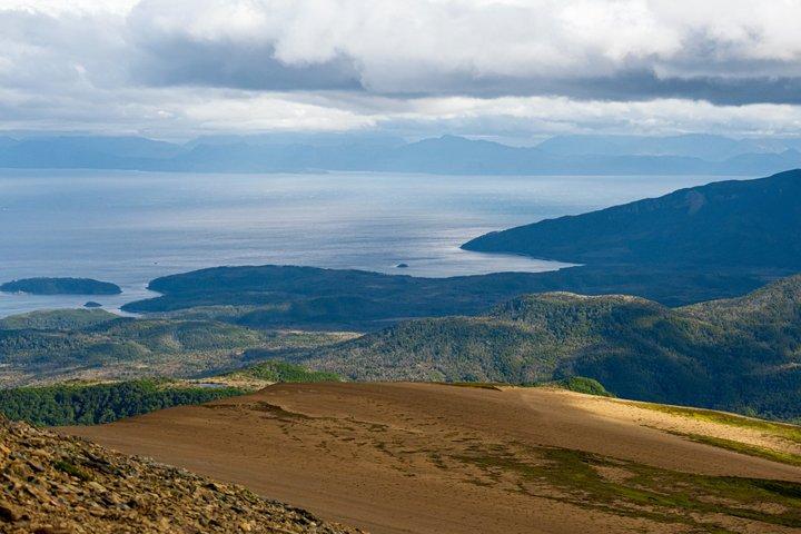 プライベートパタゴニアアンデス海から山頂まで終日ハイキング