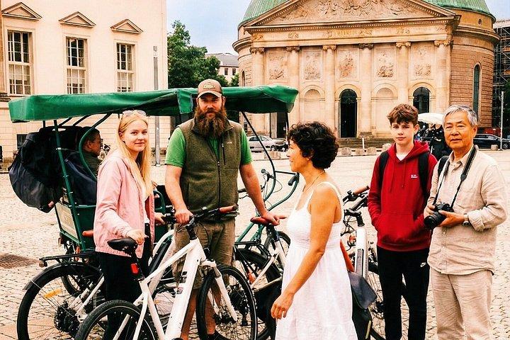 Op til 12 pers. Private E-cykler & cykler & scootere og 1 Rickshaw