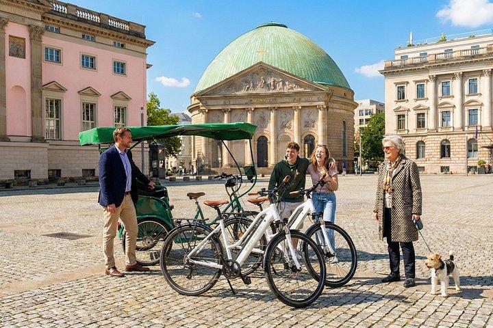 Op til 12 pers. Private E-cykler & cykler & scootere og 1 Rickshaw