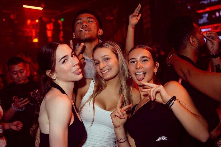 Hanoi Night Bar Crawl with Local Guide & Free Shots