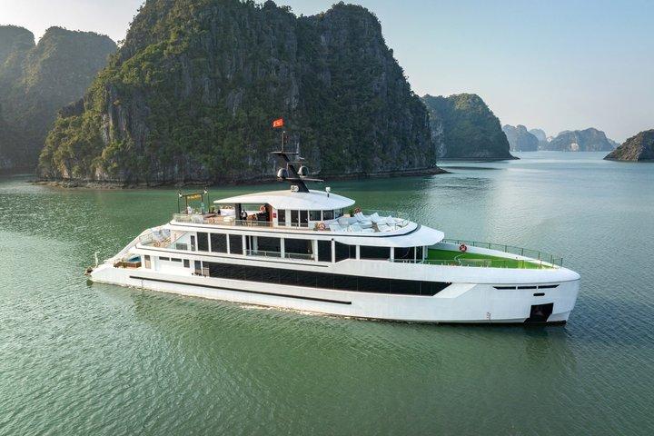 Från Hanoi : 5 - Stjärnig Lyxig Naturskön Kryssning i Ha Long och Lan Ha Bay