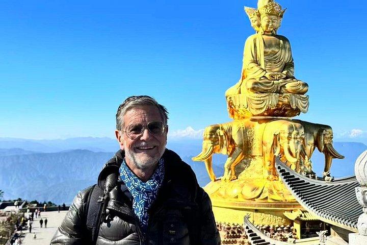 2 Day UNESCO Tour Giant Pandas, Leshan Buddha and Emei Mountain