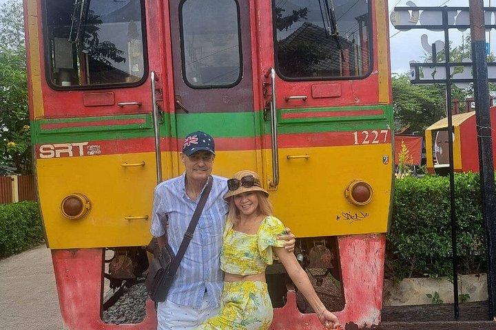バンコク : 水上マーケットボート＆メーコン鉄道マーケットツアー
