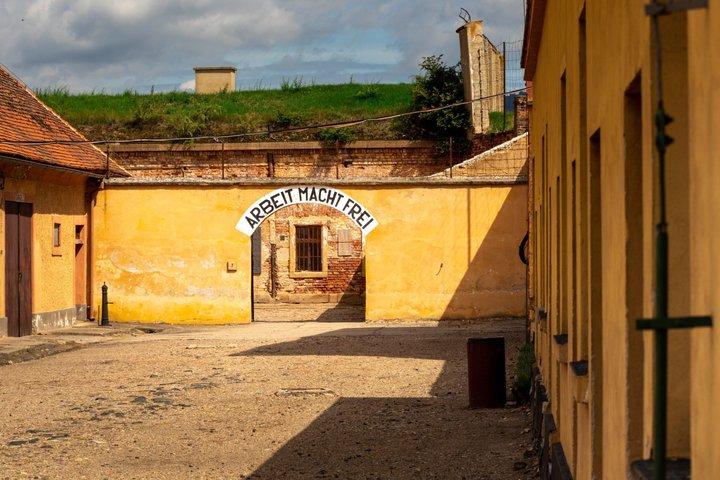 Praga: Campo de Concentración de Terezín, Dresde y Suiza Sajona