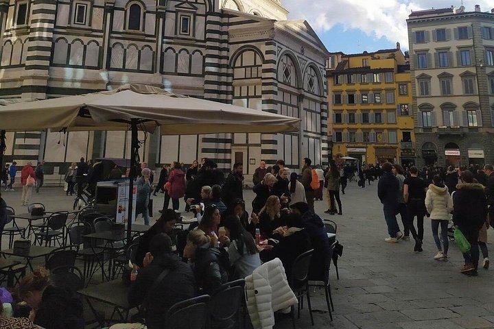 ローマからフィレンツェへのプライベート日帰り旅行：豪華な運転手サービス