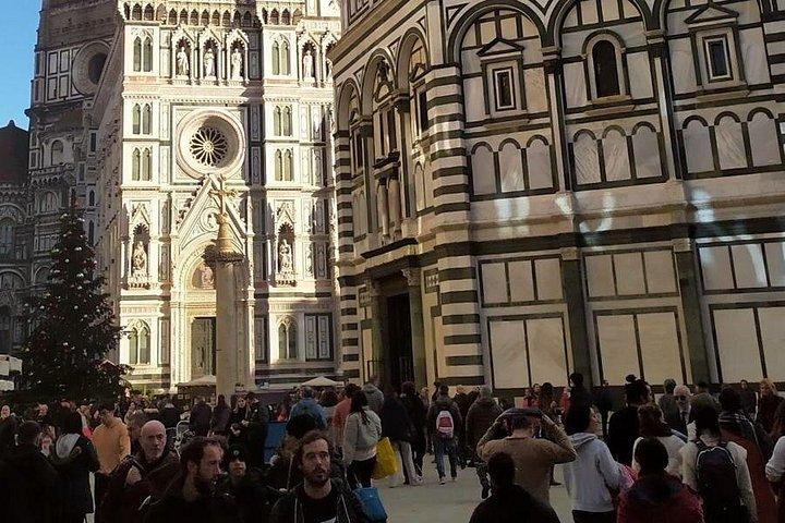ローマからフィレンツェへのプライベート日帰り旅行：豪華な運転手サービス