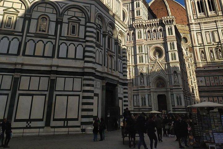 ローマからフィレンツェへのプライベート日帰り旅行：豪華な運転手サービス