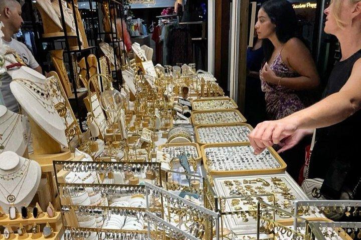 Delhi：女性エキスパートガイド付きショッピングツアー