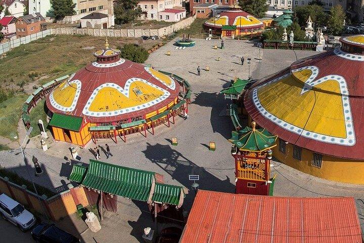 オリビアと行くウランバートル・プライベート・カー・ツアー : Narantuul& Monasteries