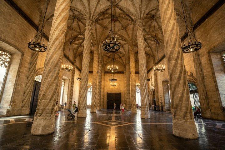 6 - Tour Privado en profundidad por la ciudad de Valencia con transporte privado
