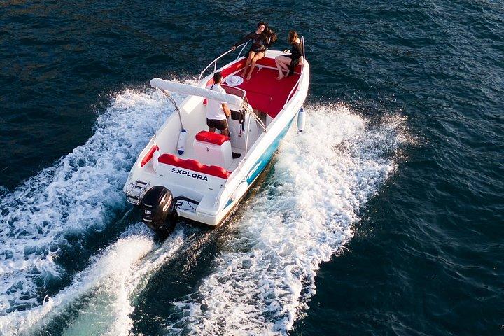 Private Boat Tour of Capri and Positano with Swimming Stops