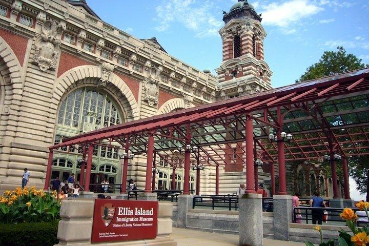 NYC Statue City Cruises : 自由の女神公式チケット