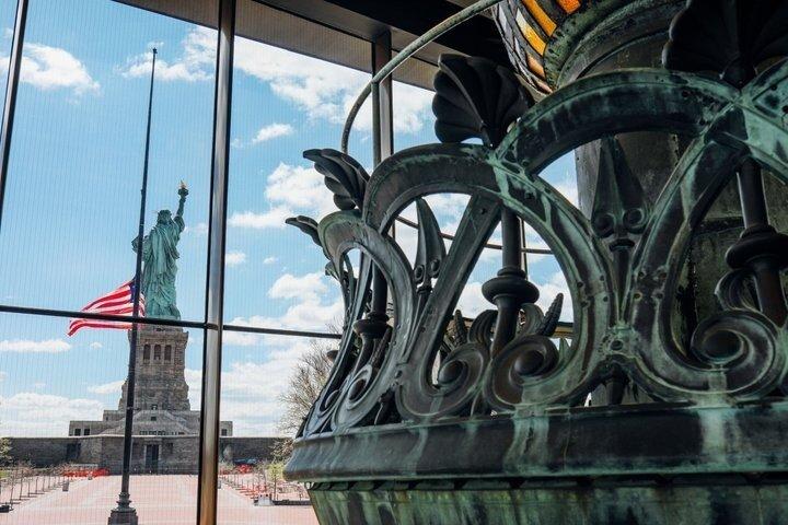 NYC Statue City Cruises : 自由の女神公式チケット