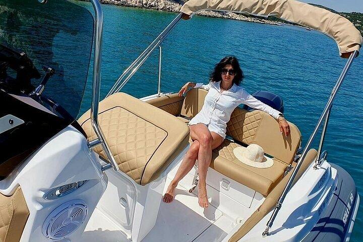 PRIVATE BOAT TRIP & welcome drink