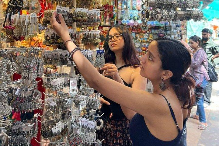 Delhi：女性エキスパートガイド付きショッピングツアー