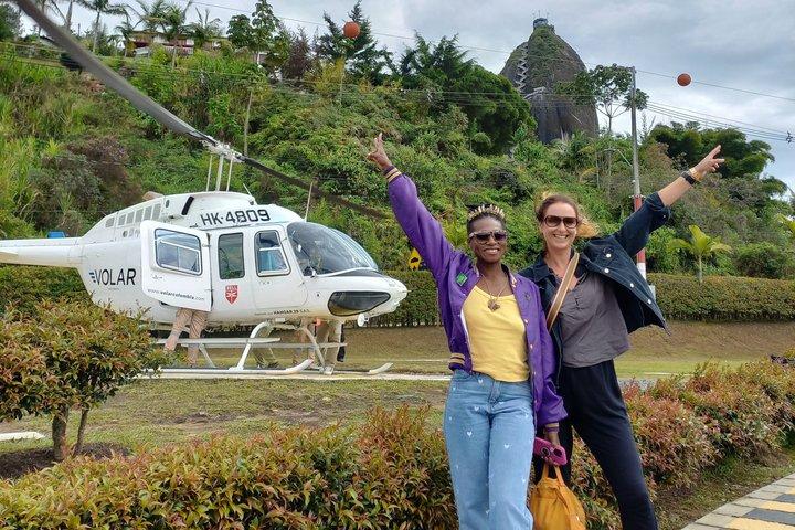 エル・ペニョルのグアタペ・ロックとヘリコプター遊覧飛行、ボートツアー