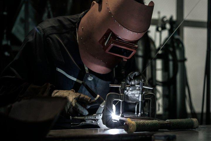 山崎金属工場でサムライピッククラフト体験