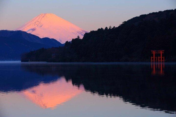 富士山を望む箱根の大涌谷と芦ノ湖クルーズツアー
