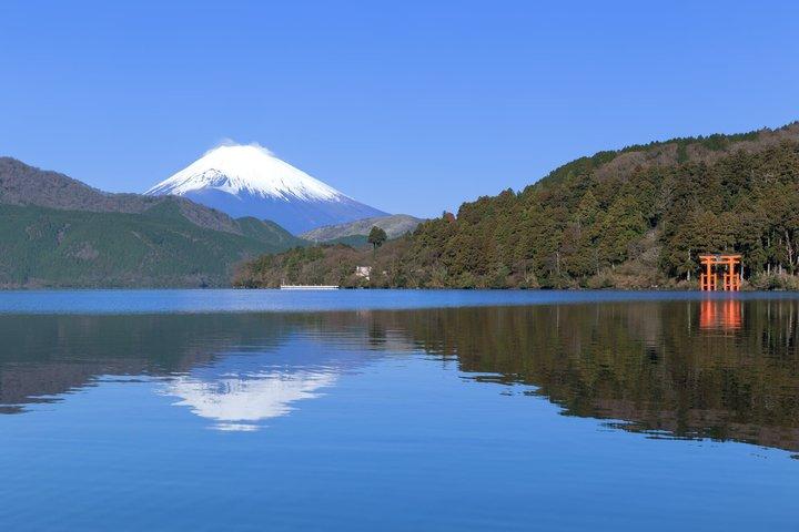 富士山を望む箱根の大涌谷と芦ノ湖クルーズツアー