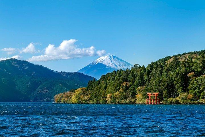 富士山を望む箱根の大涌谷と芦ノ湖クルーズツアー