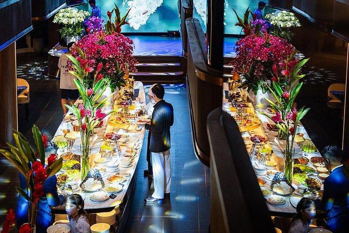 ホーチミン水上人形とファインダイニングクルーズ体験