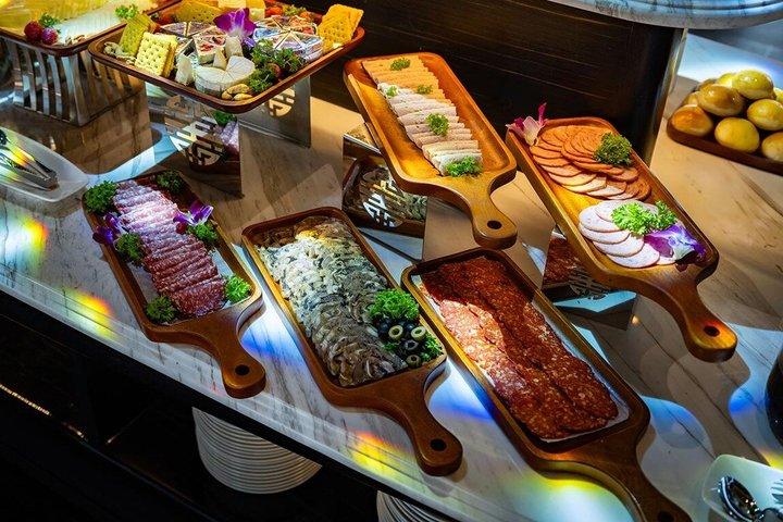 ホーチミン水上人形とファインダイニングクルーズ体験