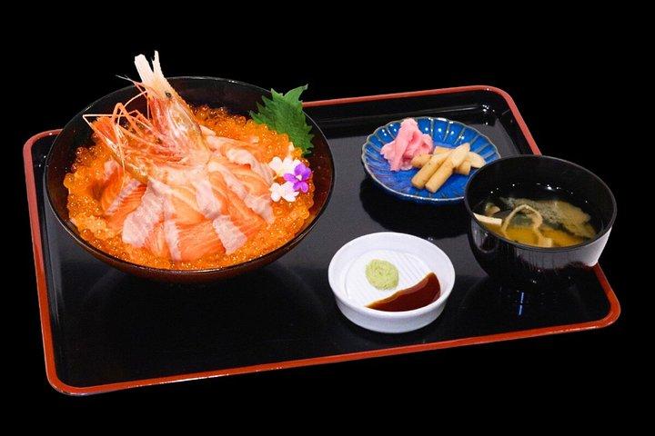 豊洲市場のプレミアム海鮮丼とお寿司