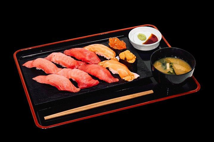 豊洲市場のプレミアム海鮮丼とお寿司