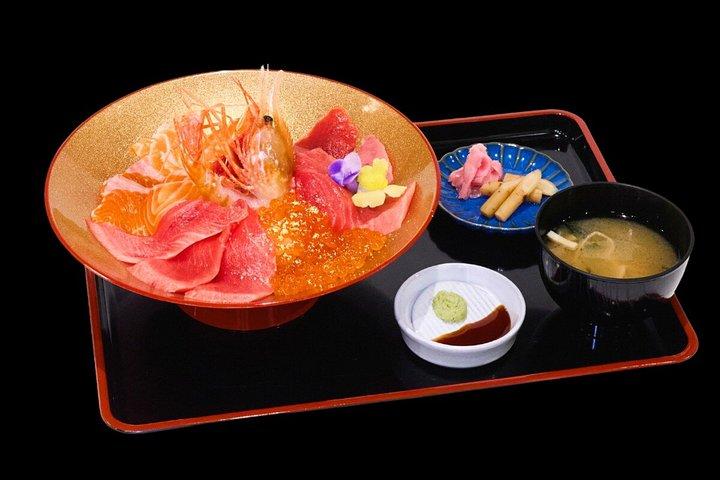 豊洲市場のプレミアム海鮮丼とお寿司