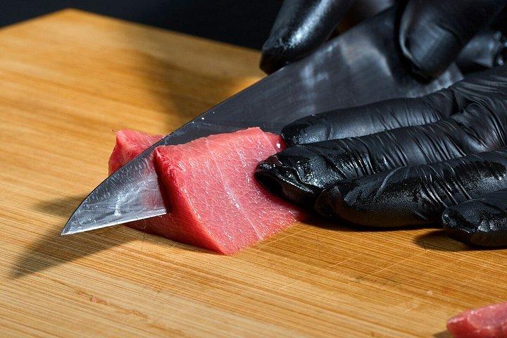 豊洲市場のプレミアム海鮮丼とお寿司