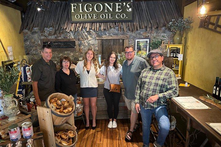Snob Free Sonoma Plaza Walking Experience