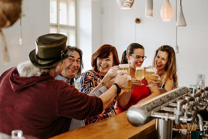 Visite privée de 4 heures : bières tchèques et tapas dans les quartiers de Prague