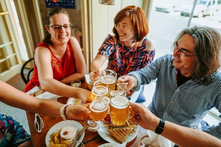 Visite privée de 4 heures : bières tchèques et tapas dans les quartiers de Prague