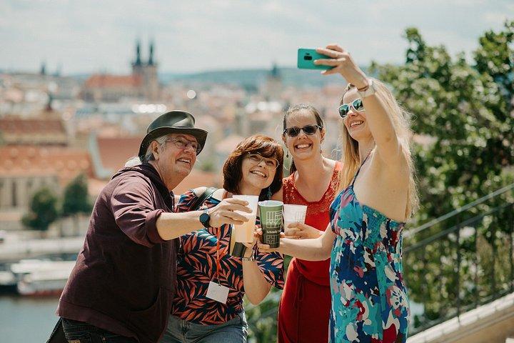 Visite privée de 4 heures : bières tchèques et tapas dans les quartiers de Prague