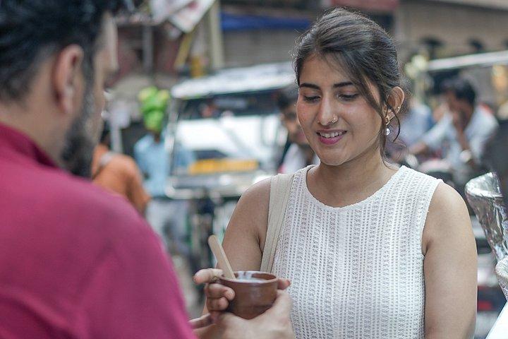 オールドデリーの伝説の朝食散歩：地元の食べ物の味