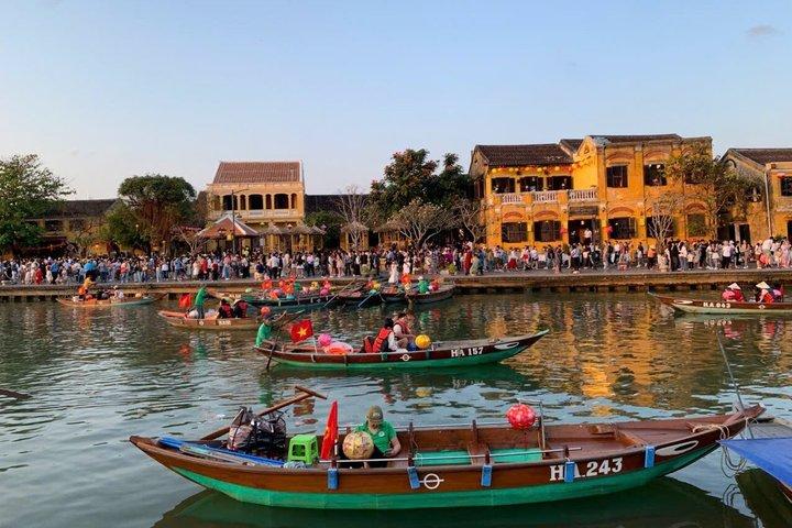 Hoi An Lantern gør klasse med Hoai River Boat Ride