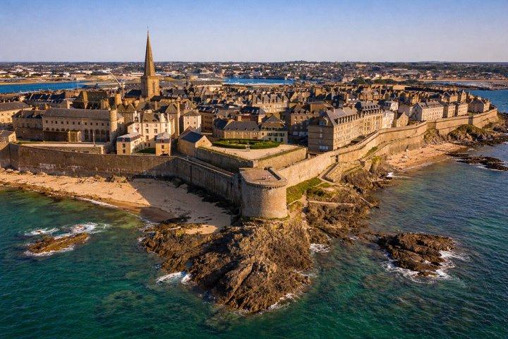 De Paris para Saint Malo e Dinard Private Coastal Day Trip