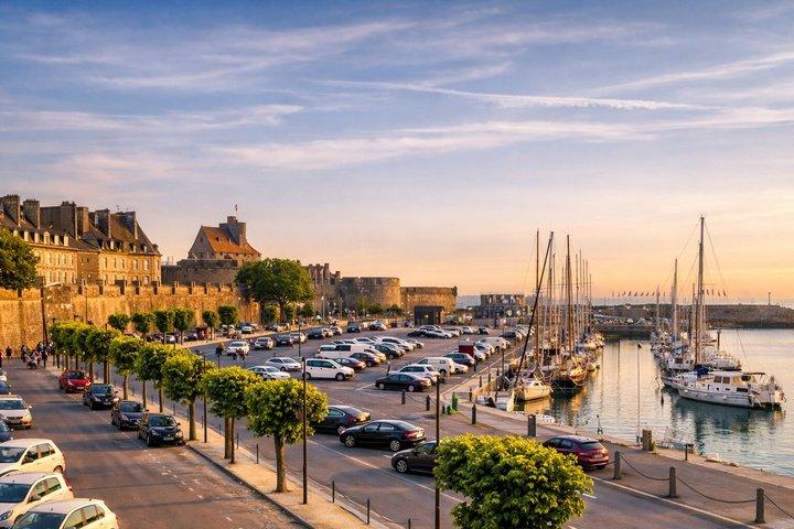 De Paris para Saint Malo e Dinard Private Coastal Day Trip