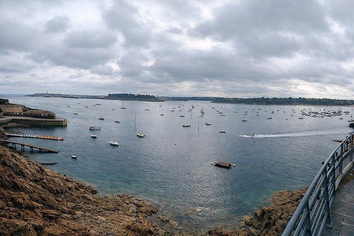 パリからサン・マロ・ディナールプライベート海岸日帰り旅行