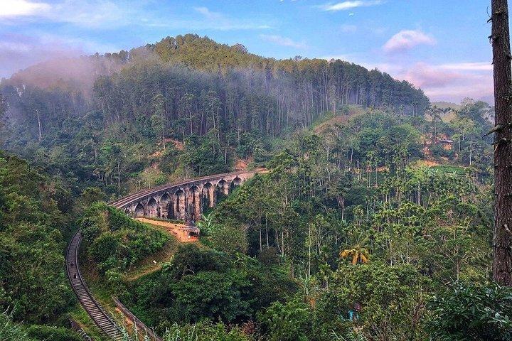 スリランカエレファントトランジット日帰りツアー , 列車乗車とナインアーチ