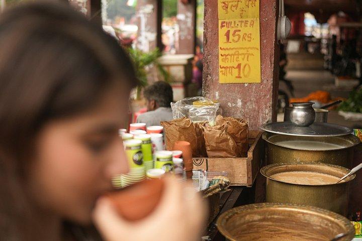 オールドデリーの伝説の朝食散歩：地元の食べ物の味